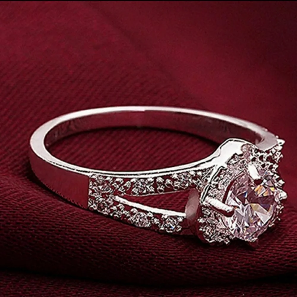 NEW 925 Silver Heart Shaped Ring